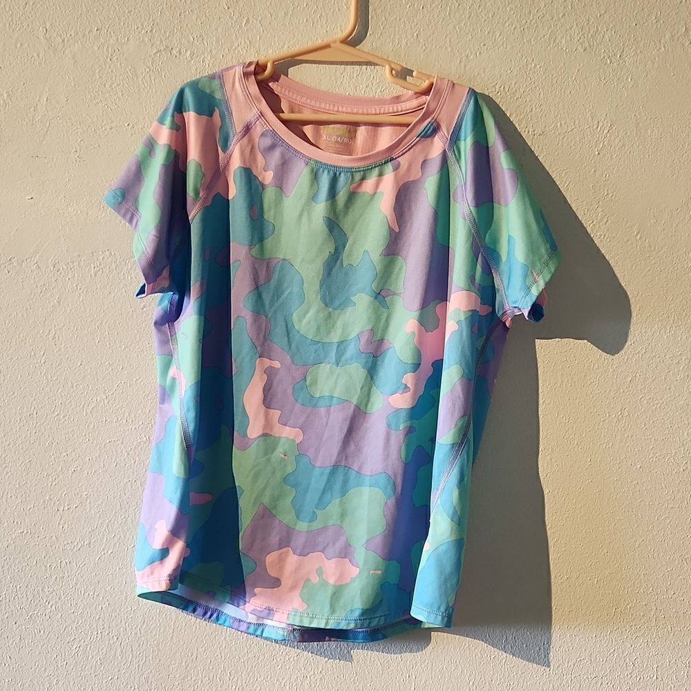 Tek gear camo pastel colors tshirt fits like a large